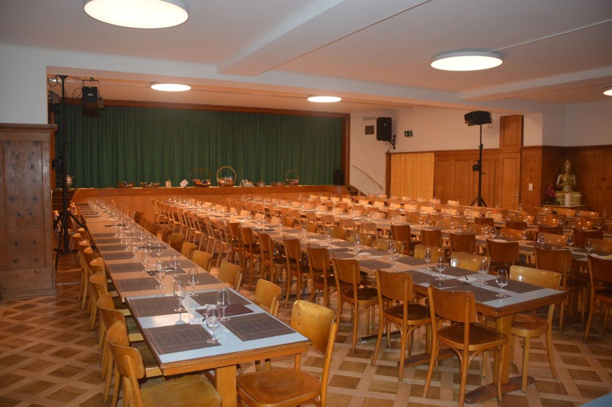 Saal-200pax